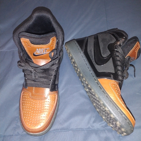 Tennis shoes - Picture 1 of 5